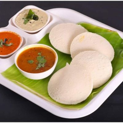 Idli-with-sambar-and-chutney