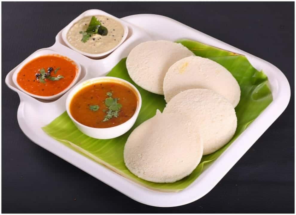 3 Idli + Mutton Chettinad